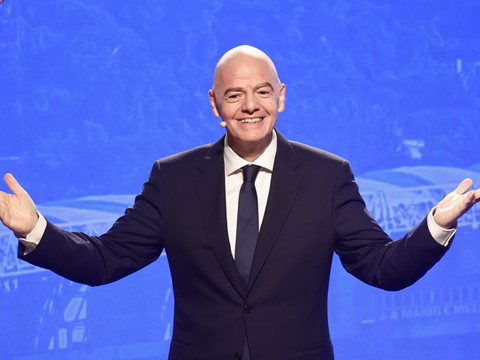 Infantino appelle à la levée de la suspension de la Russie
