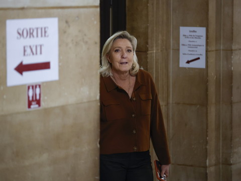 Procès de Marine Le Pen: 5 ans d'inéligibilité requis en appel