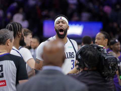 Anthony Davis rejoint Kyshawn George à Washington