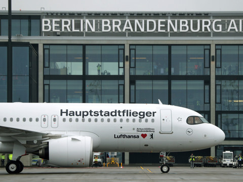 Le trafic à l'aéroport de Berlin paralysé par le verglas