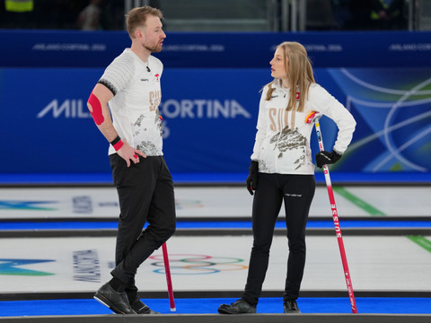Curling mixte: le duo suisse dos au mur
