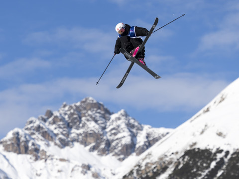 Ski freestyle: Ragettli et Gubser qualifiés pour la finale