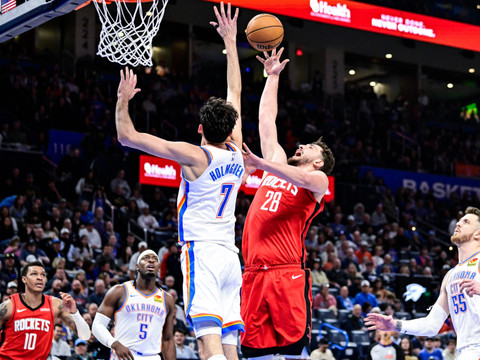 Les Rockets battent le champion en titre