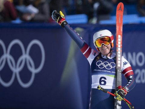Descente: Breezy Johnson se pare de l'or olympique, Vonn se blesse
