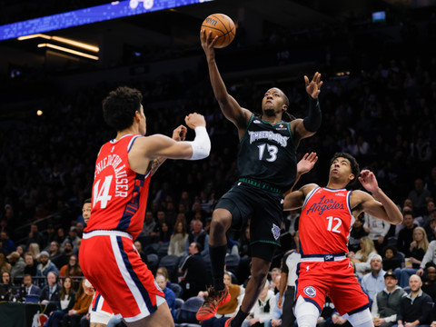 Niederhäuser et les Clippers dominent les T-Wolves