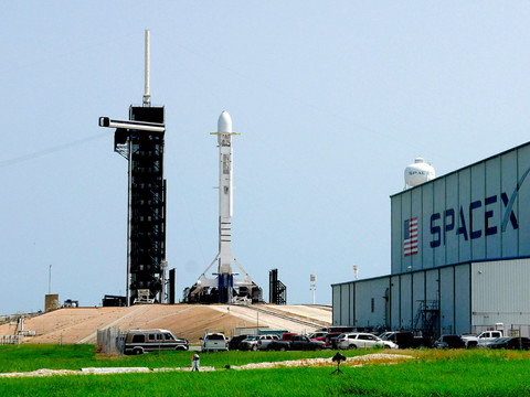 SpaceX donne la priorité à la Lune pour y établir une base