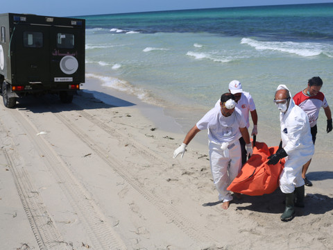 Naufrage au large de la Libye: 53 migrants morts ou portés disparus