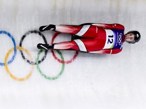 Luge: La Suissesse Maag dixième à mi-course