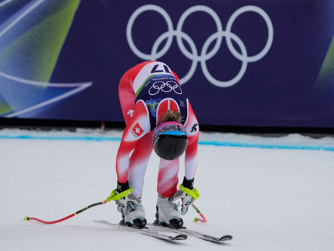 Combiné dames: les Suissesses loin, Johnson lance Shiffrin