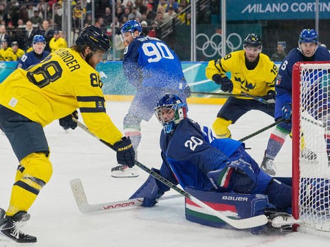 La Suède peine contre l'Italie, la Finlande battue par la Slovaquie