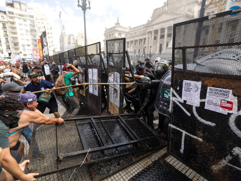 Argentine: violents accrochages en marge d'une manif
