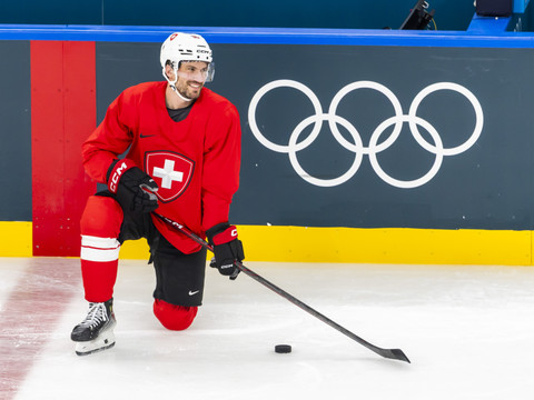 Josi et Cie jouent leur premier match, les curleurs aussi