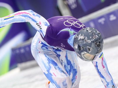 Un Ukrainien disqualifié pour son casque mémoriel