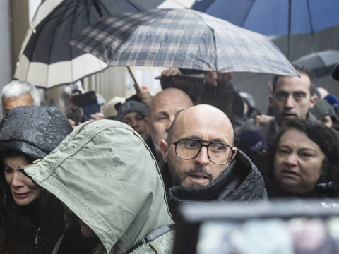 Les Moretti ont été pris à partie par des proches de victimes