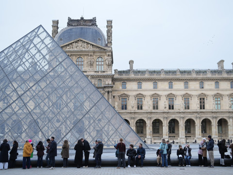 Fraude géante à la billetterie au Louvre: neuf interpellations