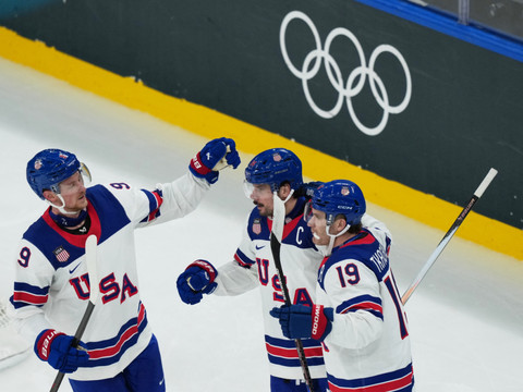 Hockey sur glace: Les Etats-Unis maitrisent la Lettonie