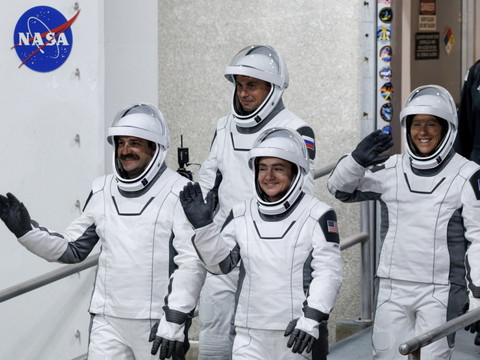 Quatre astronautes en route vers l'ISS dont une Française