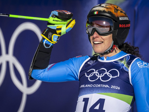 Géant dames: Brignone titrée, Rast seulement 12e