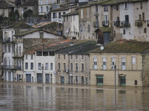 France: la Garonne maintenue en alerte rouge au moins jusqu'à lundi