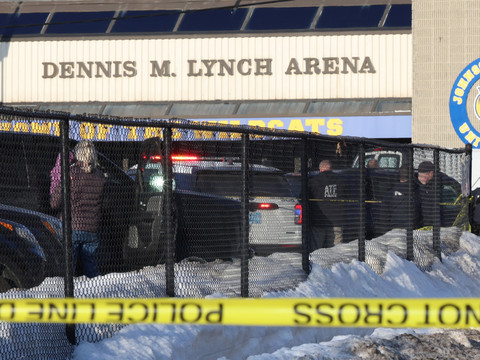Deux morts après des tirs dans une patinoire aux Etats-Unis