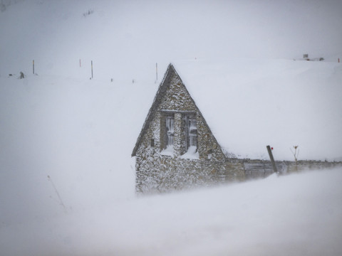 Grisons: la neige prive plus de 1300 personnes d'électricité