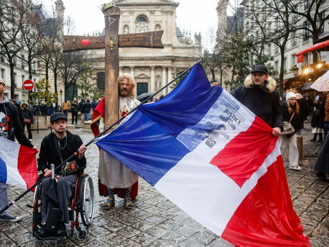 Mort d'un militant nationaliste en France: neuf interpellations