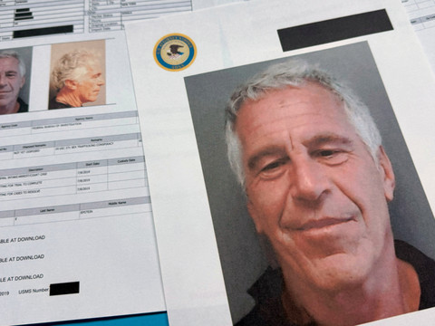 Paris invite les victimes potentielles d'Epstein à témoigner