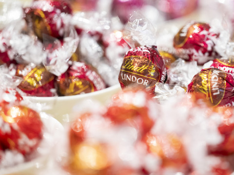 Lindt condamné à indemniser le Comité Champs-Elysées pour un spot