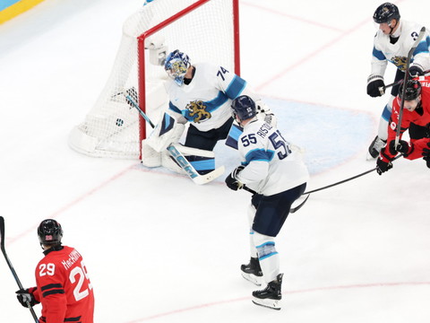 Hockey sur glace: le Canada bat la Finlande au bout du suspense