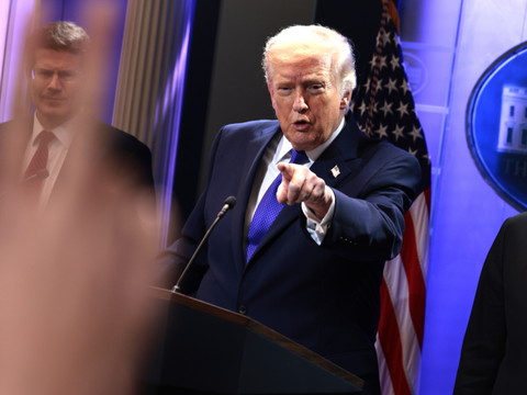 Cour suprême et droits de douane: Trump contre-attaque