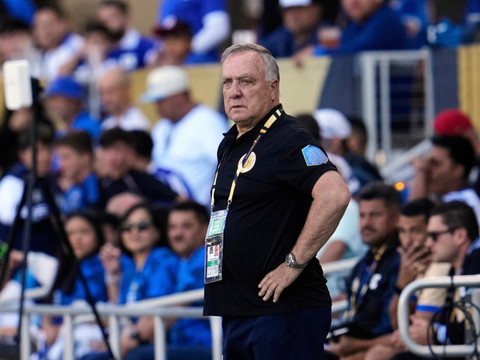 Advocaat quitte son poste à Curaçao