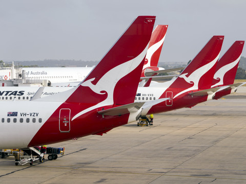 Qantas: bénéfice net semestriel stable
