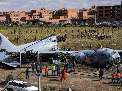 Au moins 22 morts dans le crash d'un avion en Bolivie