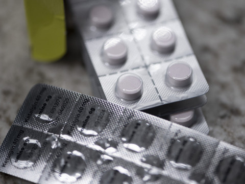 Plus de médicaments génériques importés pour faire baisser les prix