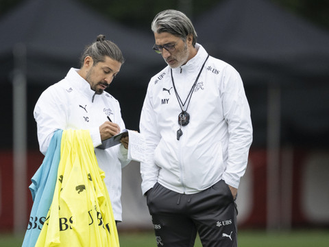 Murat Yakin donne un entraînement aux jeunes du FC Lutry