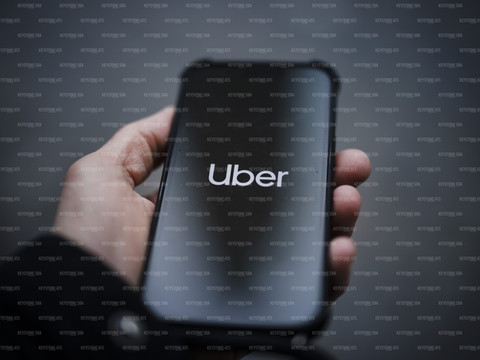 Des chauffeurs VTC genevois déconnectés de la plateforme Uber
