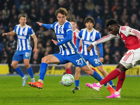 Premier League: Arsenal gagne, Manchester City accroché