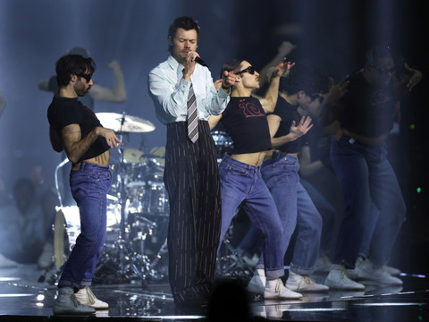 Les fans extatiques pour le retour sur scène d'un ex-One Direction