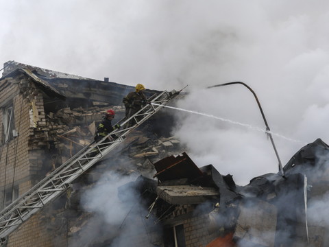 Ukraine: au moins douze morts dans des frappes russes nocturnes