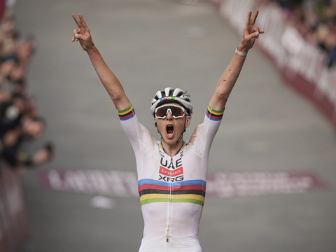 Tadej Pogacar remporte une fois de plus les Strade Bianche