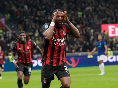 L'AC Milan bat l'Inter et relance la Serie A