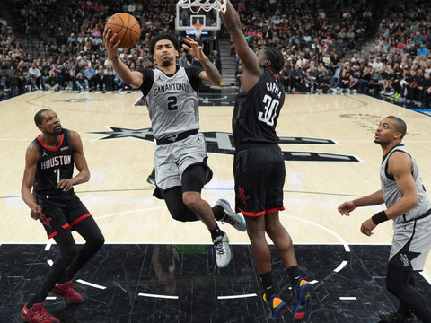 Wembanyama et les Spurs écrasent les Rockets