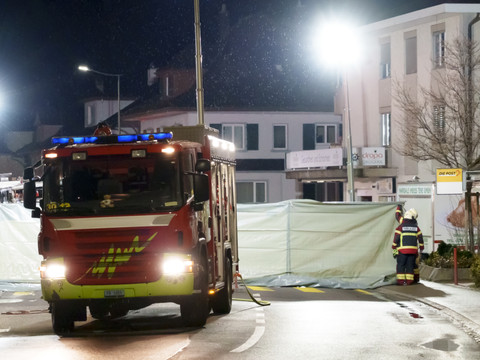 Un car postal a pris feu à Chiètres (FR): des morts et des blessés