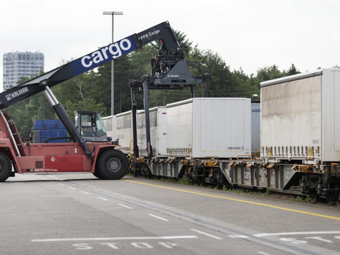 Fret ferroviaire: coup de pouce au transport combiné transalpin
