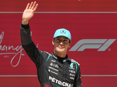 Russell remporte le premier sprint de la saison