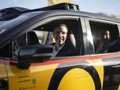 CarPostal annonce formations supplémentaires et minute de silence