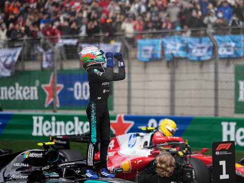 Kimi Antonelli remporte son premier Grand Prix en Chine