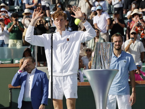 Sinner domine Medvedev pour un premier titre à Indian Wells