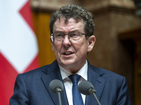 Albert Rösti prié de s'expliquer sur les pesticides