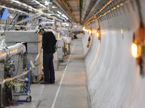 Une particule de structure similaire à un proton découverte au CERN